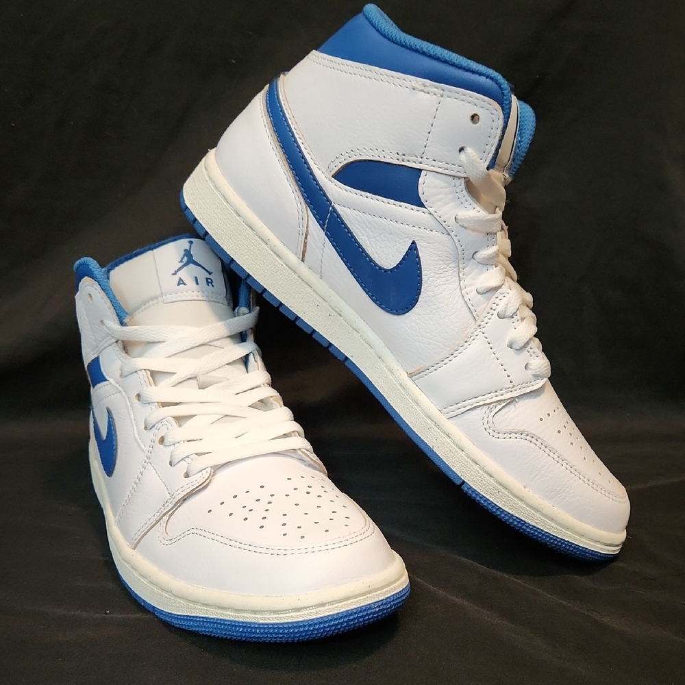 Nike White and Blue Classic Sneakers